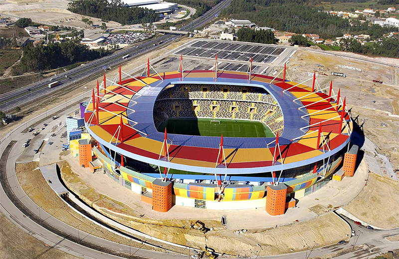 san-van-dong-lon-nhat-the-gioi-estadio-municipal-de-aveiro
